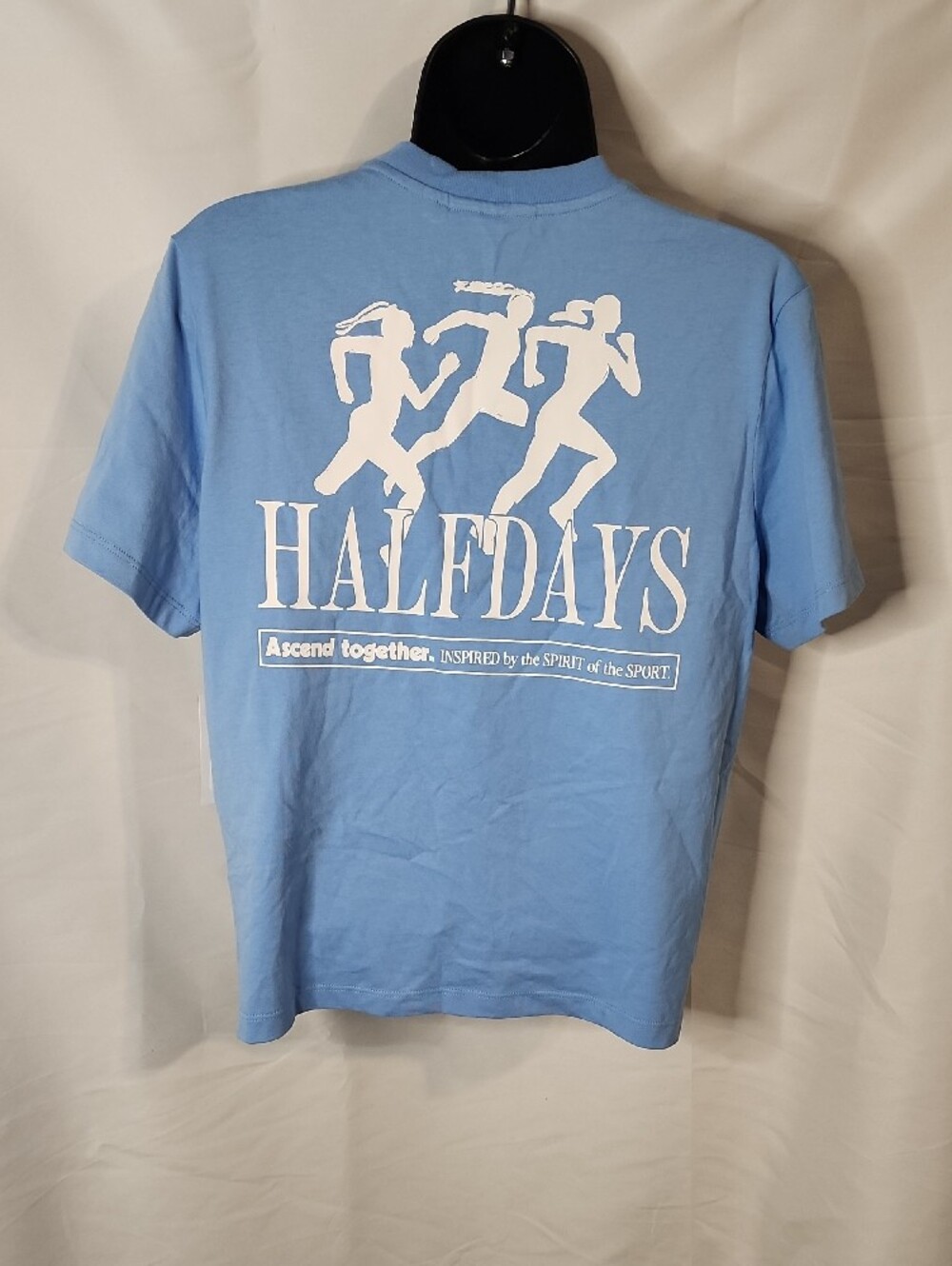 HALFDAYS Forget Me Not Light Blue Graphic Tee Women's Size XS New With Tag - Picture 2 of 4